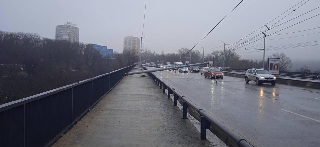 Pilonii căzuți pe viaduct pe 9 ianuarie 2022